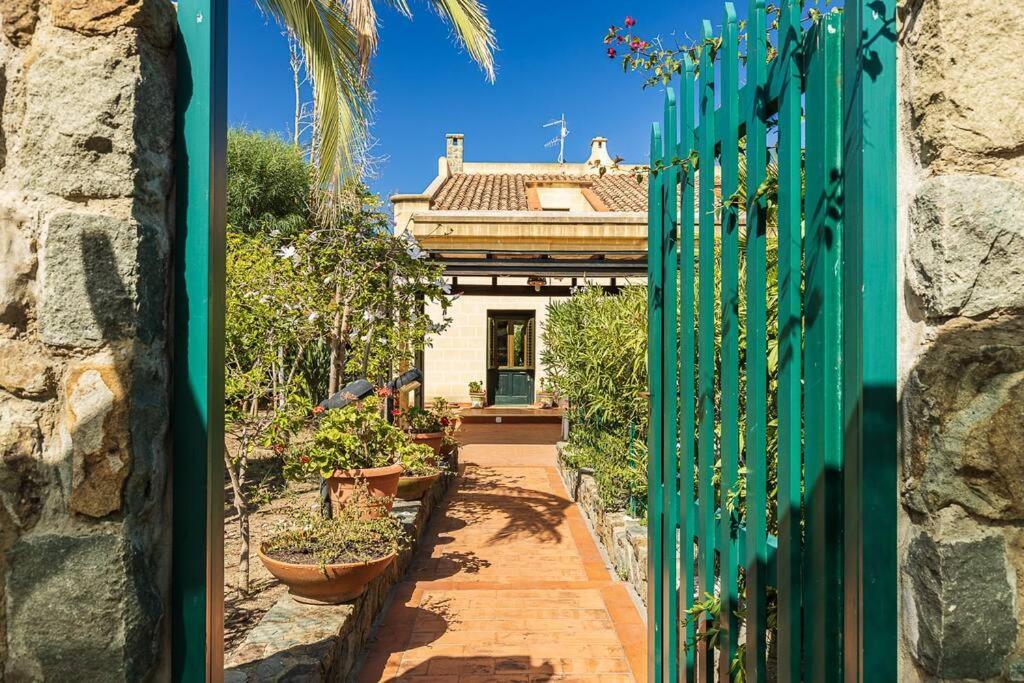 Вилла Casa Al Mare Dei 7 Emiri Чефалу Экстерьер фото
